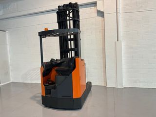 Carretilla Retráctil BT 2500 kg
