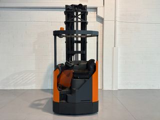 Carretilla Retráctil BT 2500 kg