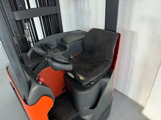 Carretilla Retráctil BT 2500 kg