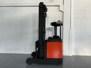 Carretilla Retráctil BT 2500 kg