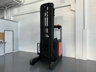 Carretilla Retráctil BT 2500 kg