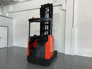Carretilla Retráctil BT 2500 kg