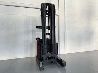 Carretilla Retráctil BT 2500 kg