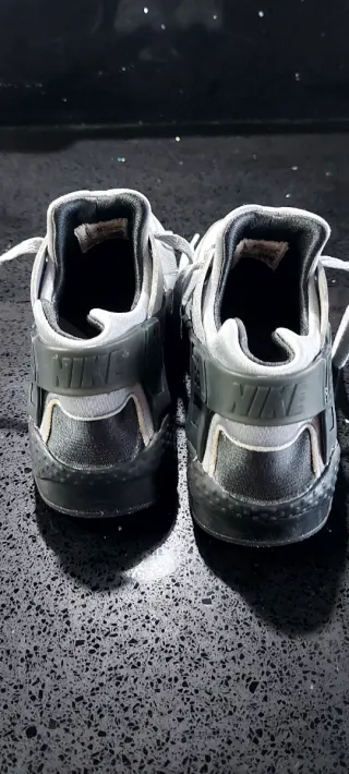 Zapatillas Nike Huarache Talla 38.5 Grises