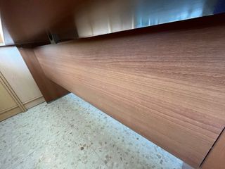 Escritorio de madera 140x80x73 cm.