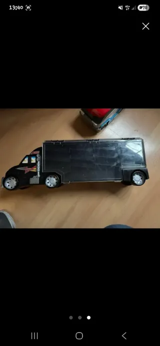 Camión porta coches negro