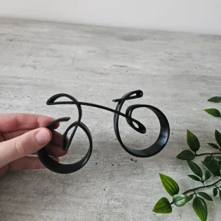Bicicletta di design in plastica nera
