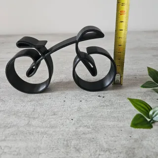 Bicicletta di design in plastica nera