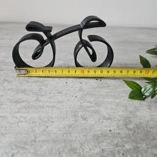 Bicicletta di design in plastica nera