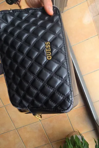 Bolso Guess Negro Acolchado
