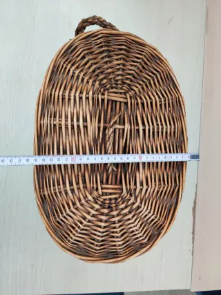 Cesto de mimbre ovalado con tapa