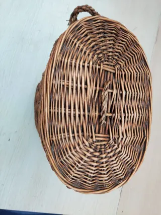 Cesto de mimbre ovalado con tapa