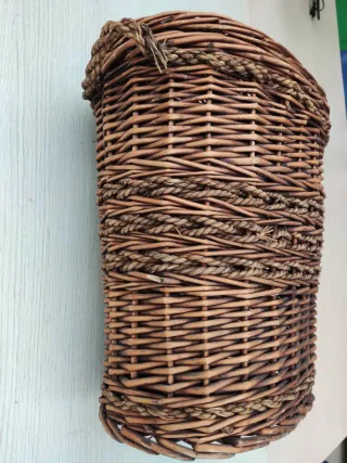 Cesto de mimbre ovalado con tapa