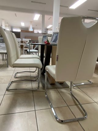 Sillas de comedor beige claro estructura cromada