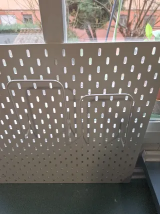 Estantería metálica blanca