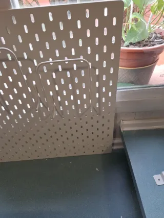 Estantería metálica blanca