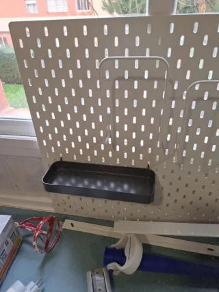 Estantería metálica blanca