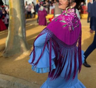 Mantoncillo Flamenca Bordado buganvilla.