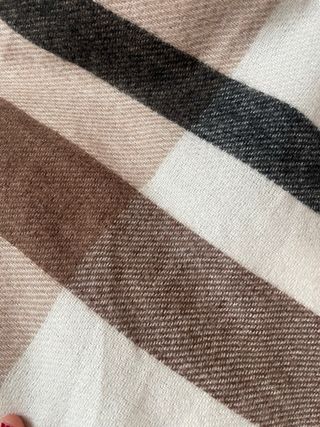 Bufanda cuadros beige, blanco y marrón