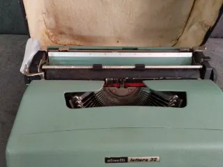 Máquina de escribir Olivetti Lettera 32
