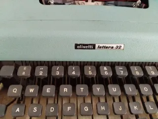Máquina de escribir Olivetti Lettera 32