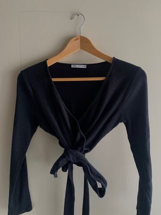 Top Zara negro con lazada Talla M