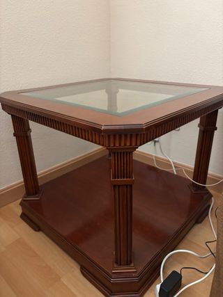 Mesa auxiliar de madera y cristal