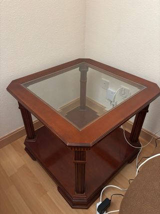Mesa auxiliar de madera y cristal