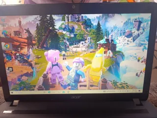 Ordenador portátil Acer rojo