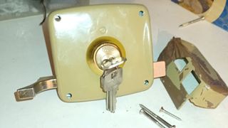 Cerradura de puerta con 3 llaves