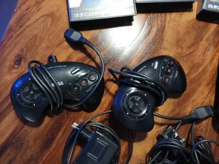 Lote Mega Drive Sega + 2 Mandos + Juegos