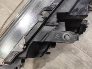 Faro Delantero Derecho Toyota Hilux y rejilla.