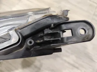 Faro Delantero Derecho Toyota Hilux y rejilla.