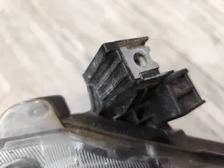 Faro Delantero Derecho Toyota Hilux y rejilla.