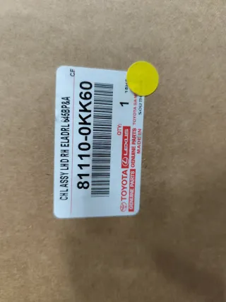 Faro Delantero Derecho Toyota Hilux y rejilla.