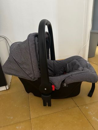 Carrito de bebé gris