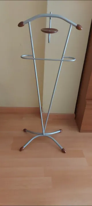 Galan de noche metal y madera