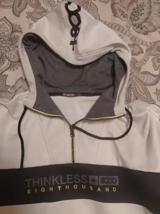 Sudadera +8000 Negra