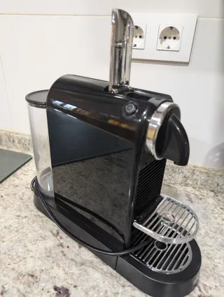 Cafetera DeLonghi Cápsulas Negra