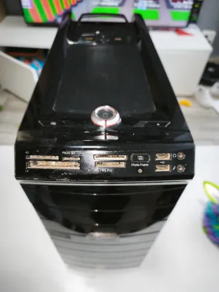 Packard Bell PC Sobremesa - SIN DISCO DURO