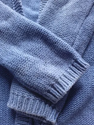 Chaqueta azul de punto