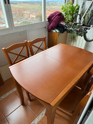 Mesa extensible madera y 4 sillas