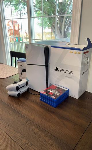 Play Station 5 Slim 1TB