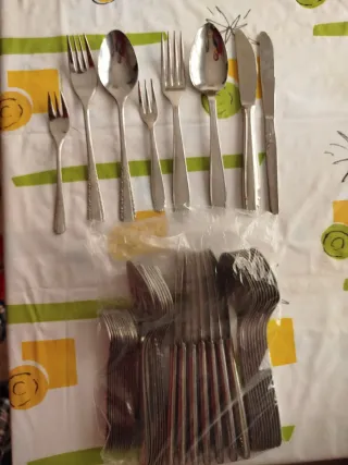 48 piezas de Cubiertos variados