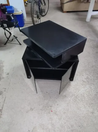 Mueble TV negro antiguo.