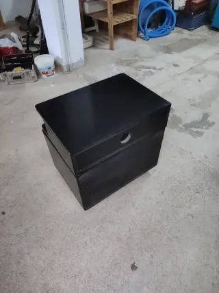 Mueble TV negro antiguo.