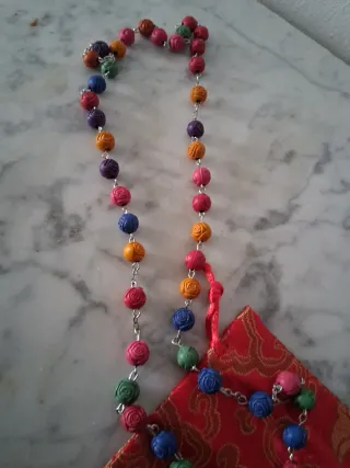 Rosario multicolor con cruz y bolsa