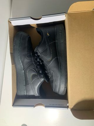 Zapatillas Nike Air Force 1 Negras y Amarillas