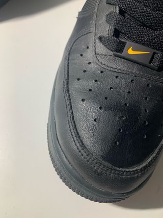 Zapatillas Nike Air Force 1 Negras y Amarillas