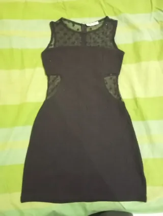 Vestito nero elegante con inserti in tulle a pois